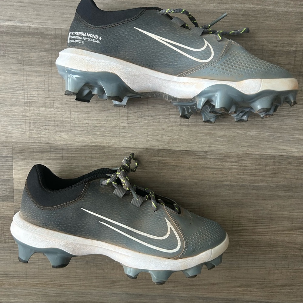 Nike Gray and White Softball Cleats with Black Collar